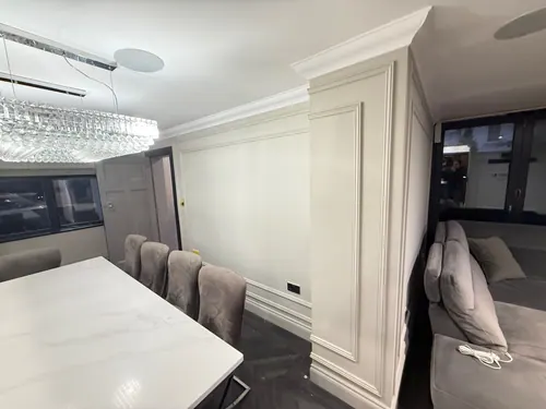 Painted panelling behind the dining table and seating area